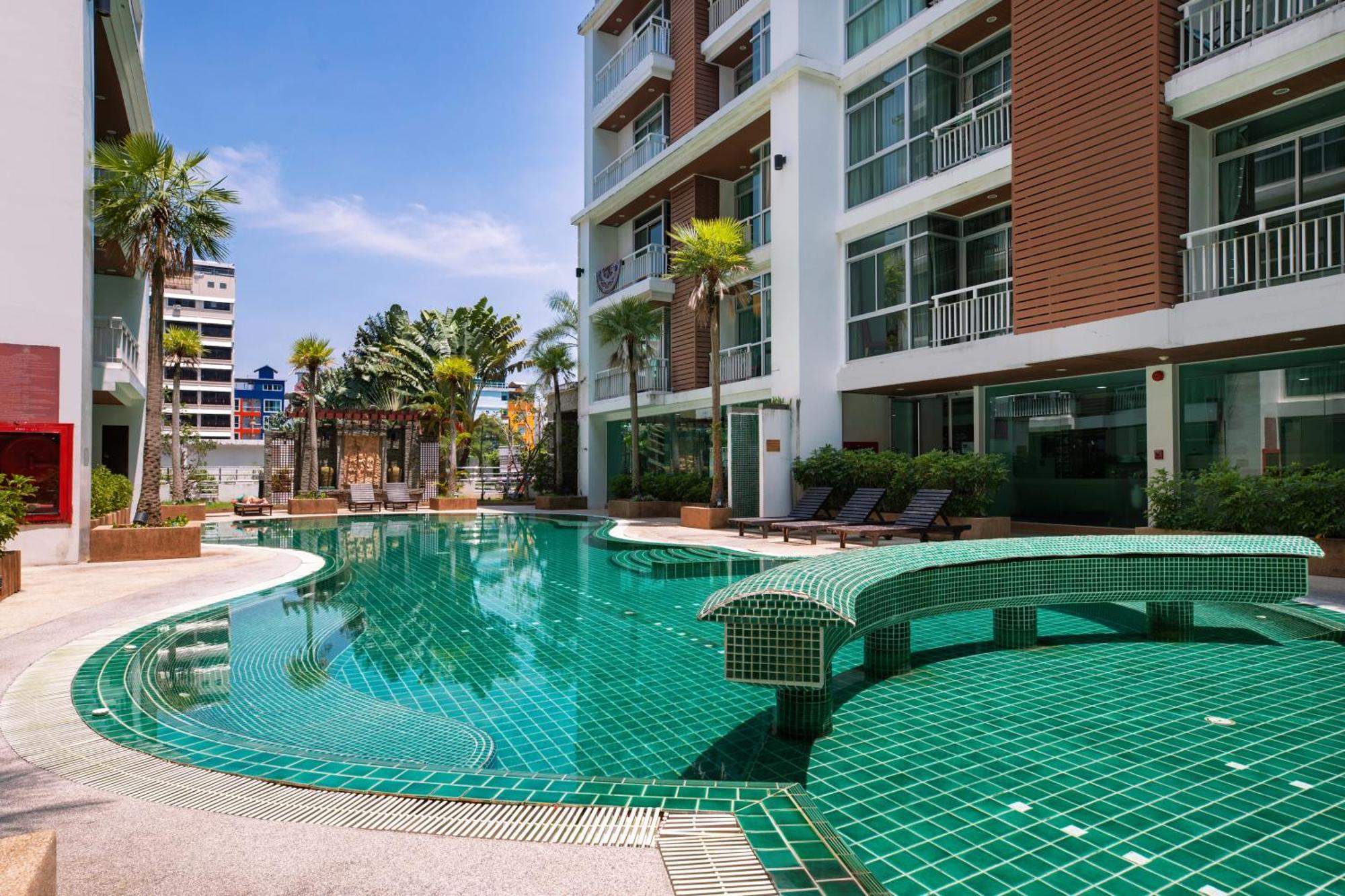Icheck Inn Residences Patong Exteriör bild