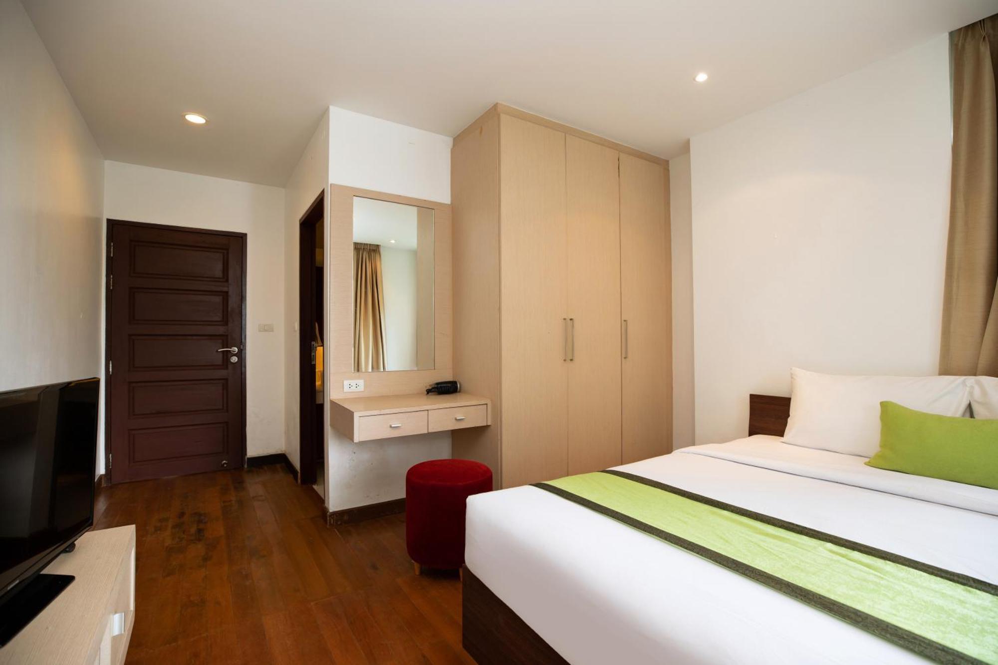 Icheck Inn Residences Patong Exteriör bild