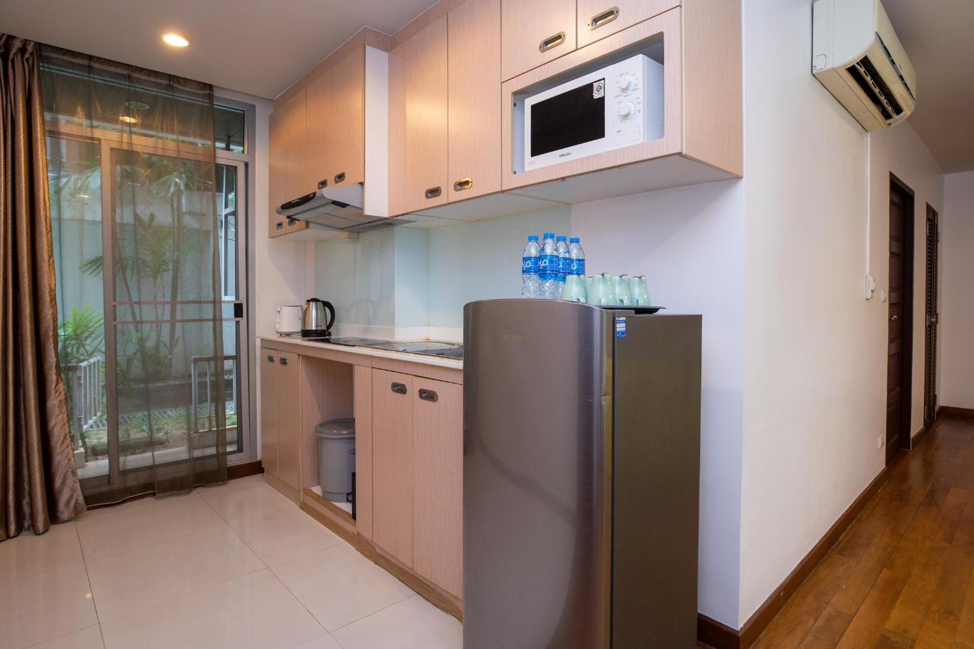 Icheck Inn Residences Patong Exteriör bild